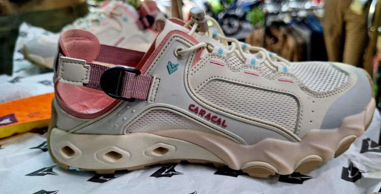 کفش طبیعتگردی مردانه CARACAL