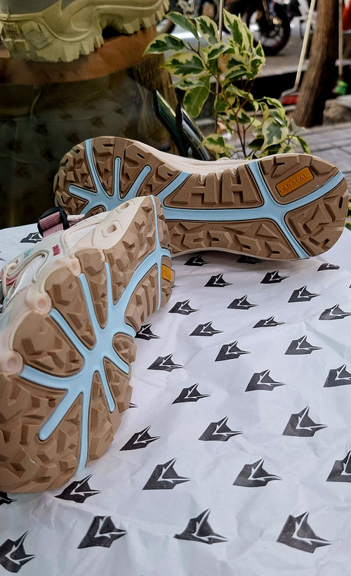 کفش طبیعتگردی مردانه CARACAL